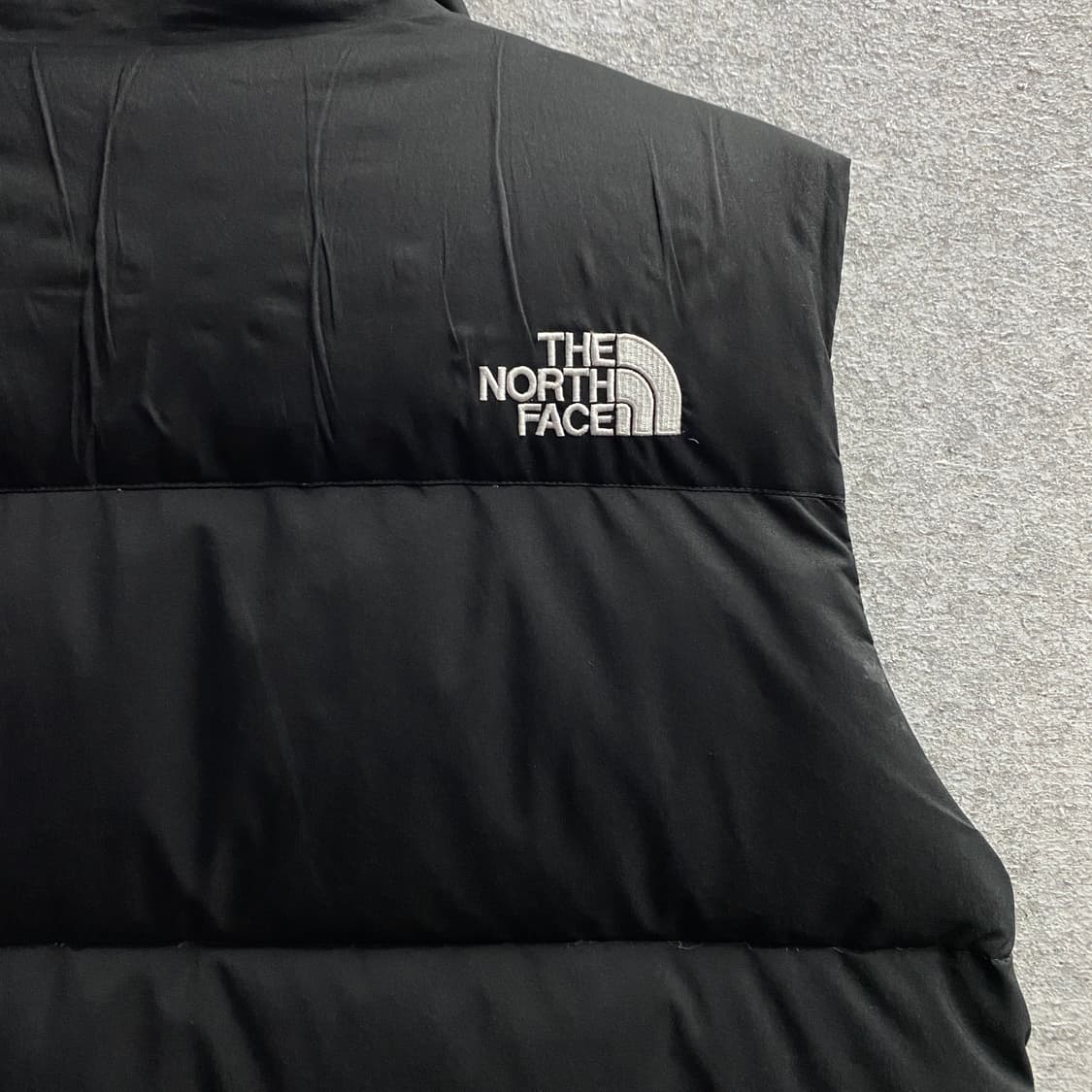 노스페이스 스몰로고 구스다운 블랙 패딩 조끼 B3898 상품이미지5