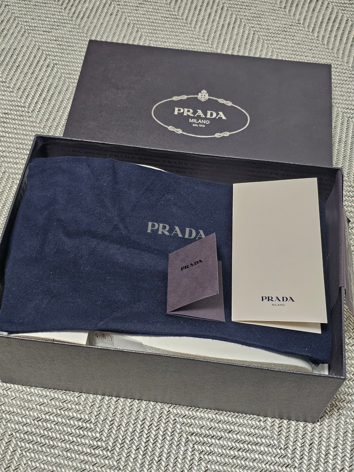 프라다 브러쉬드 가죽 로퍼 상품이미지3