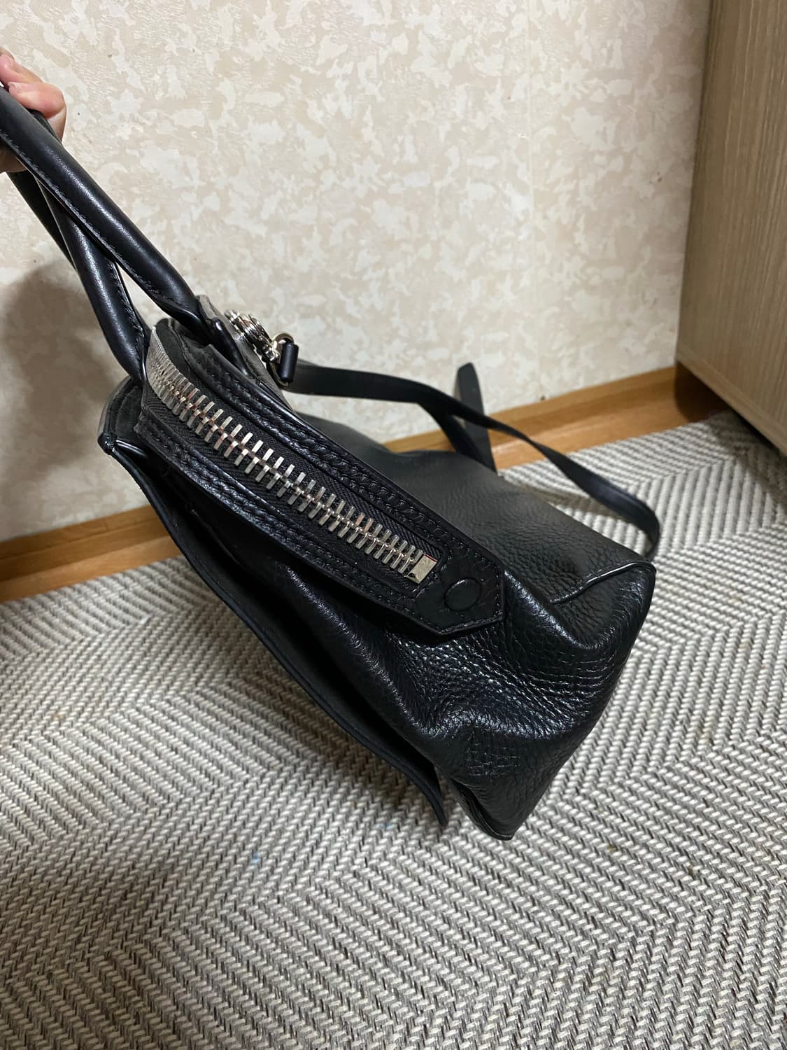 알렉산더 왕 블랙 아티카 가죽 스웨이드 사첼백 토트백 상품이미지4