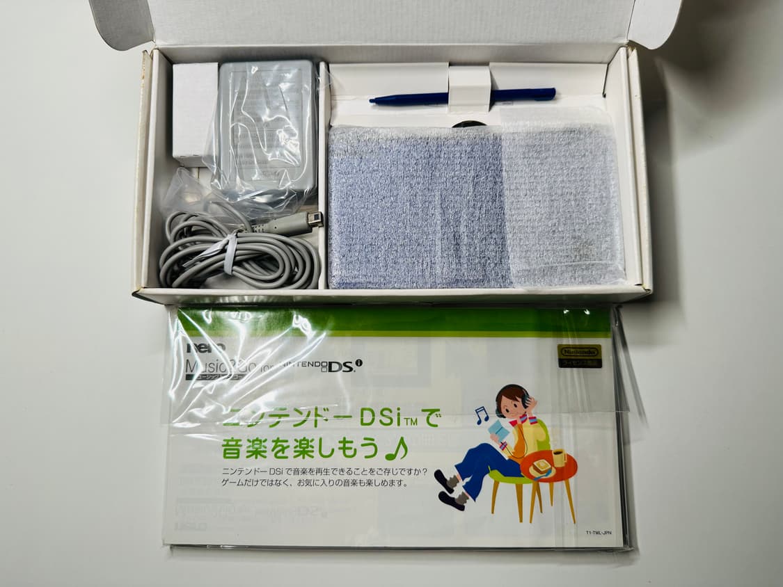 닌텐도 DSi 코발트 블루 일판 풀박스셋 우고메모 내장판 판매 (3DS) 상품이미지4