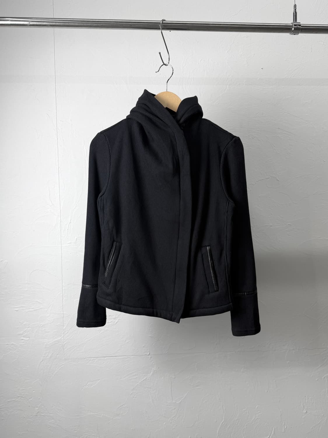 JPN 오프셋 커브드 후드 집업 상품이미지1