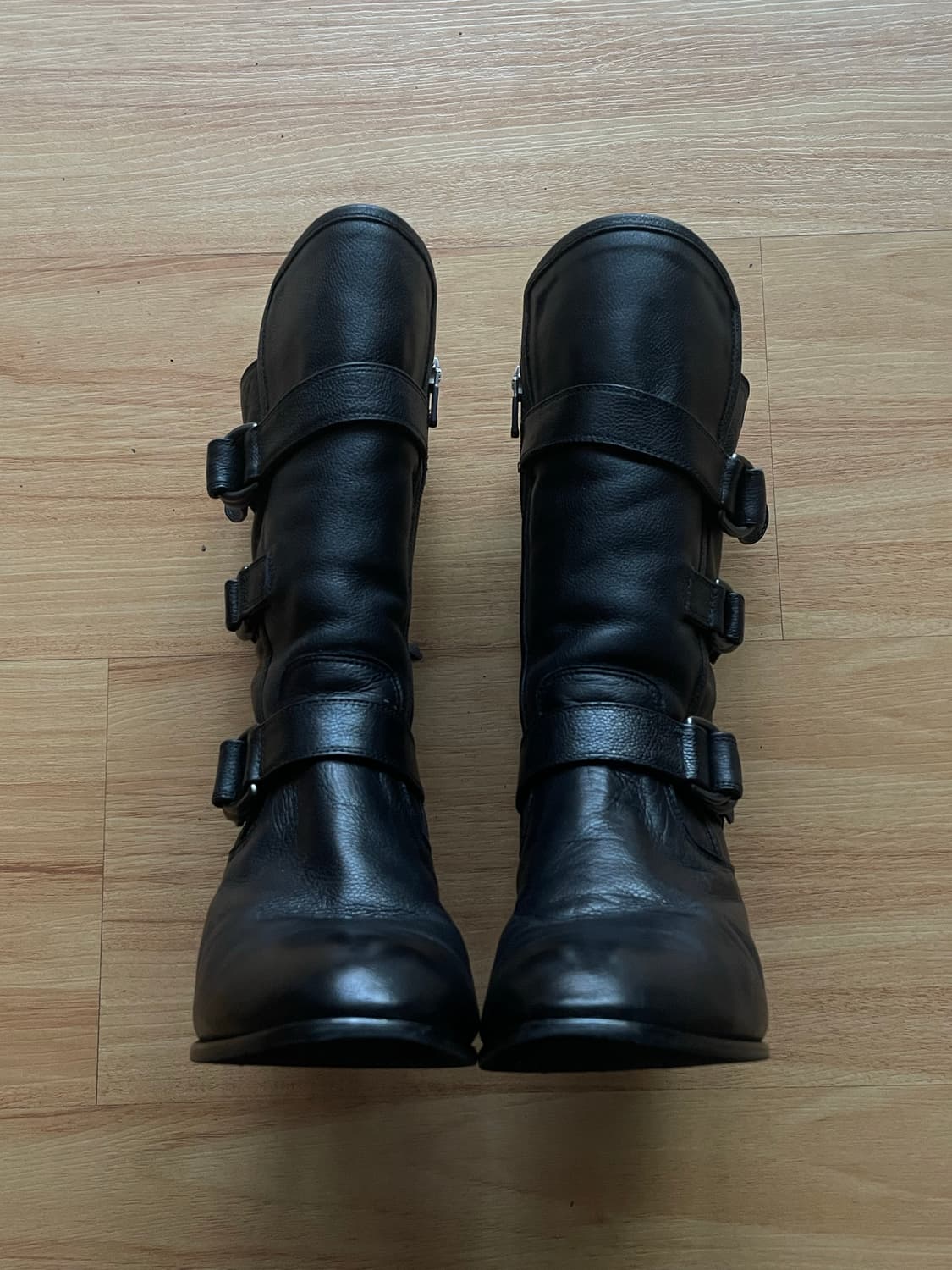 안나수이 나비 멀티버클 레더 부츠 상품이미지6