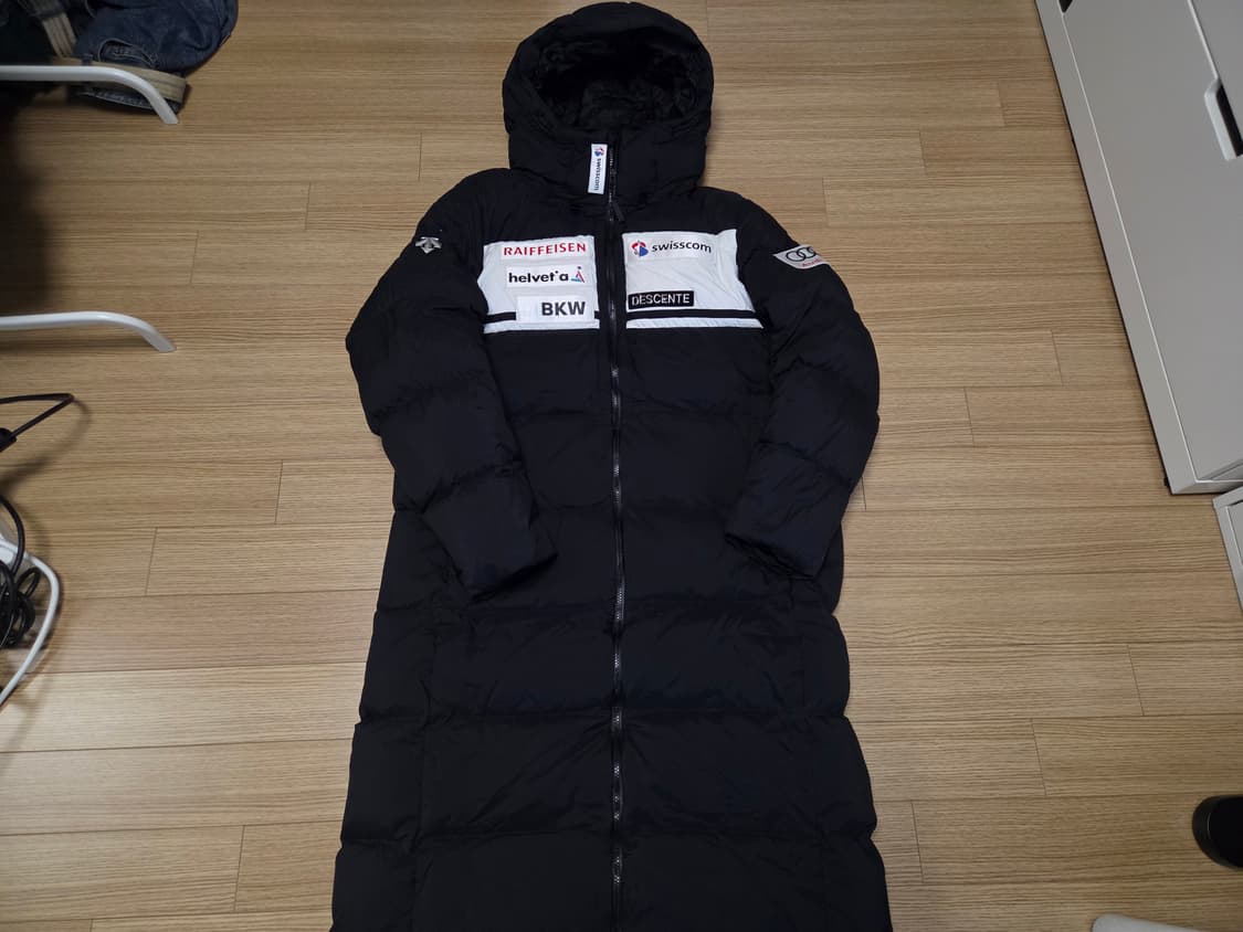 데상트 스위스 스키 레플리카 모노크롬  롱패딩 점퍼 상품이미지2