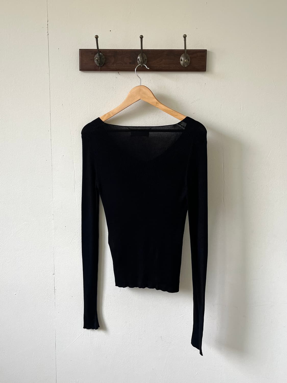 D&G 브이넥 블랙 탑 상품이미지2