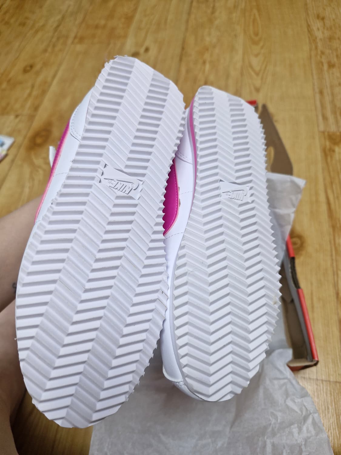 나이키 220사이즈 흰핑 키즈 새상품  상품이미지4