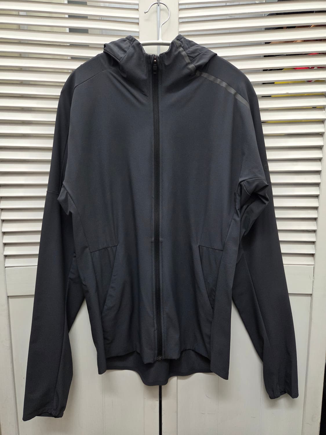 아디다스 Z.N.E 러닝 자켓 상품이미지1