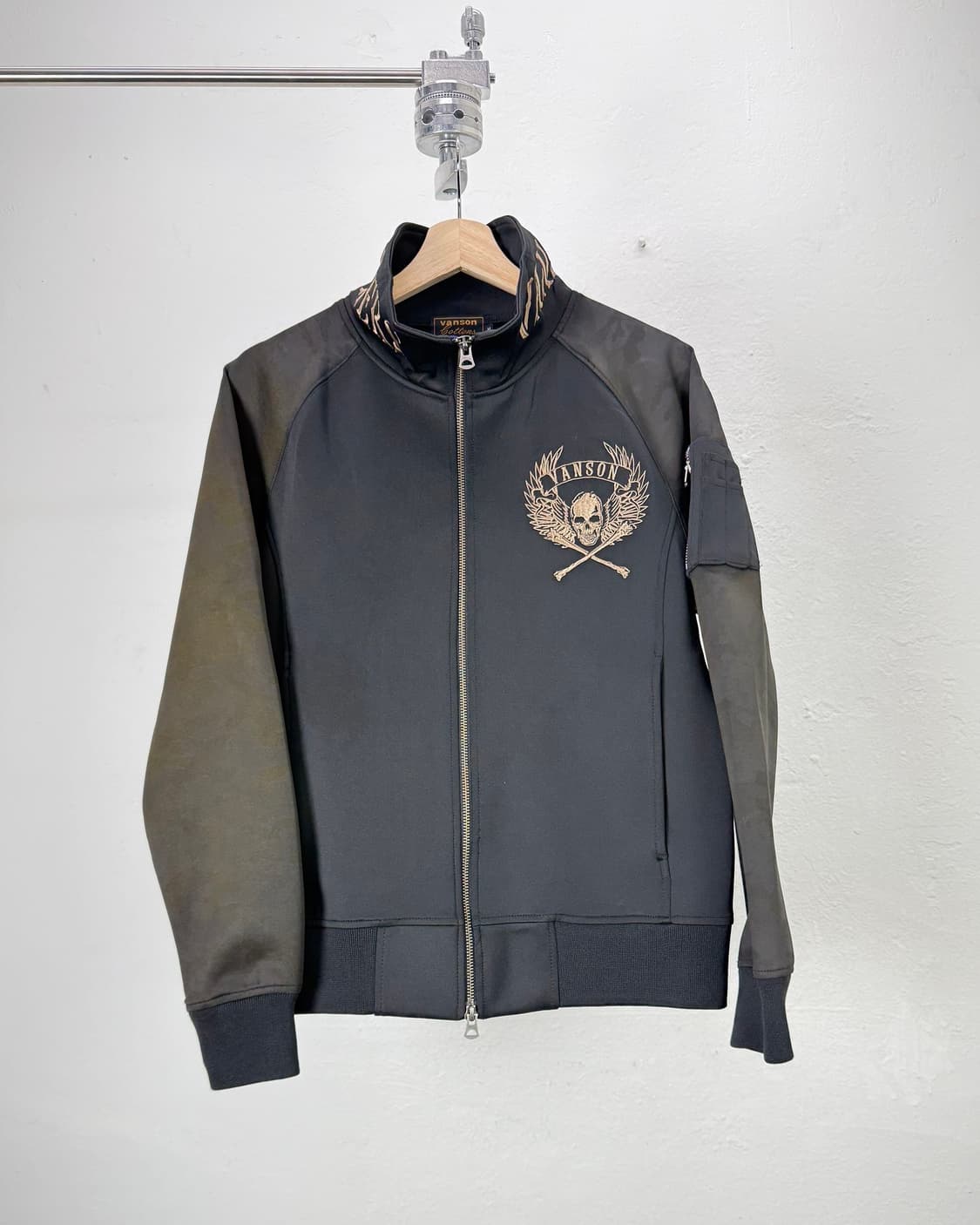 벤슨 톤톤 폴리아미드 스컬 본 텍스타 트랙 자켓 상품이미지1