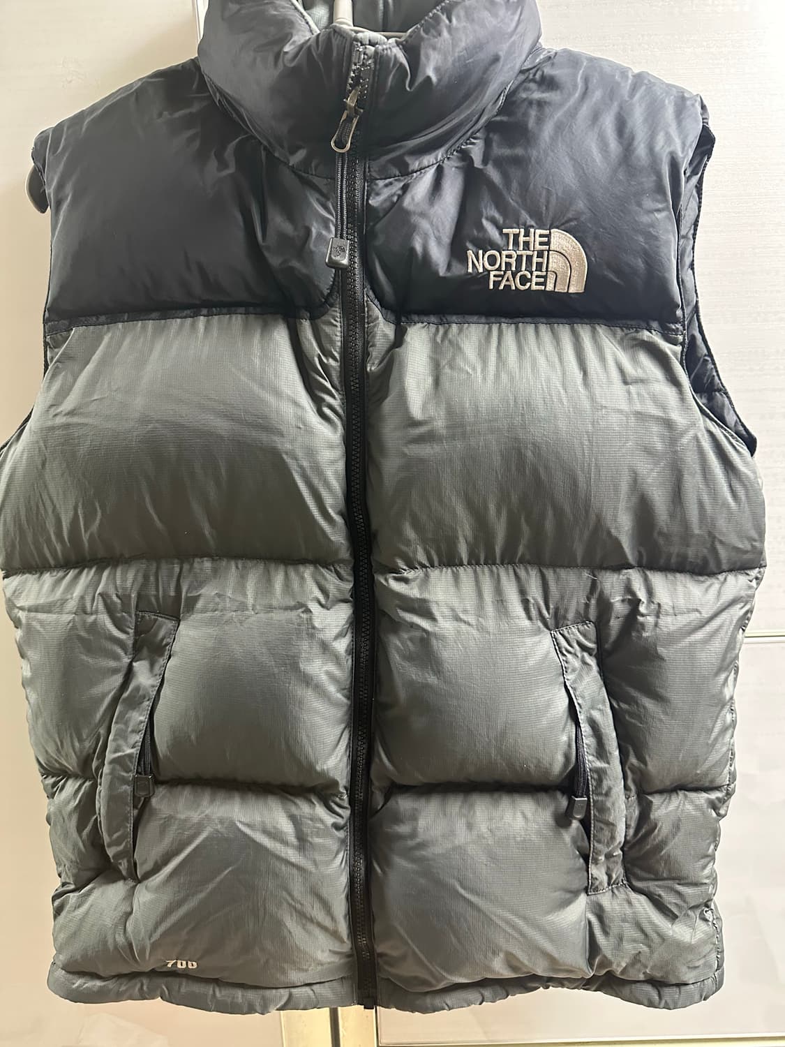 NORTHFACE 노스페이스 차콜 중앙 로고 조끼 패딩 상품이미지1