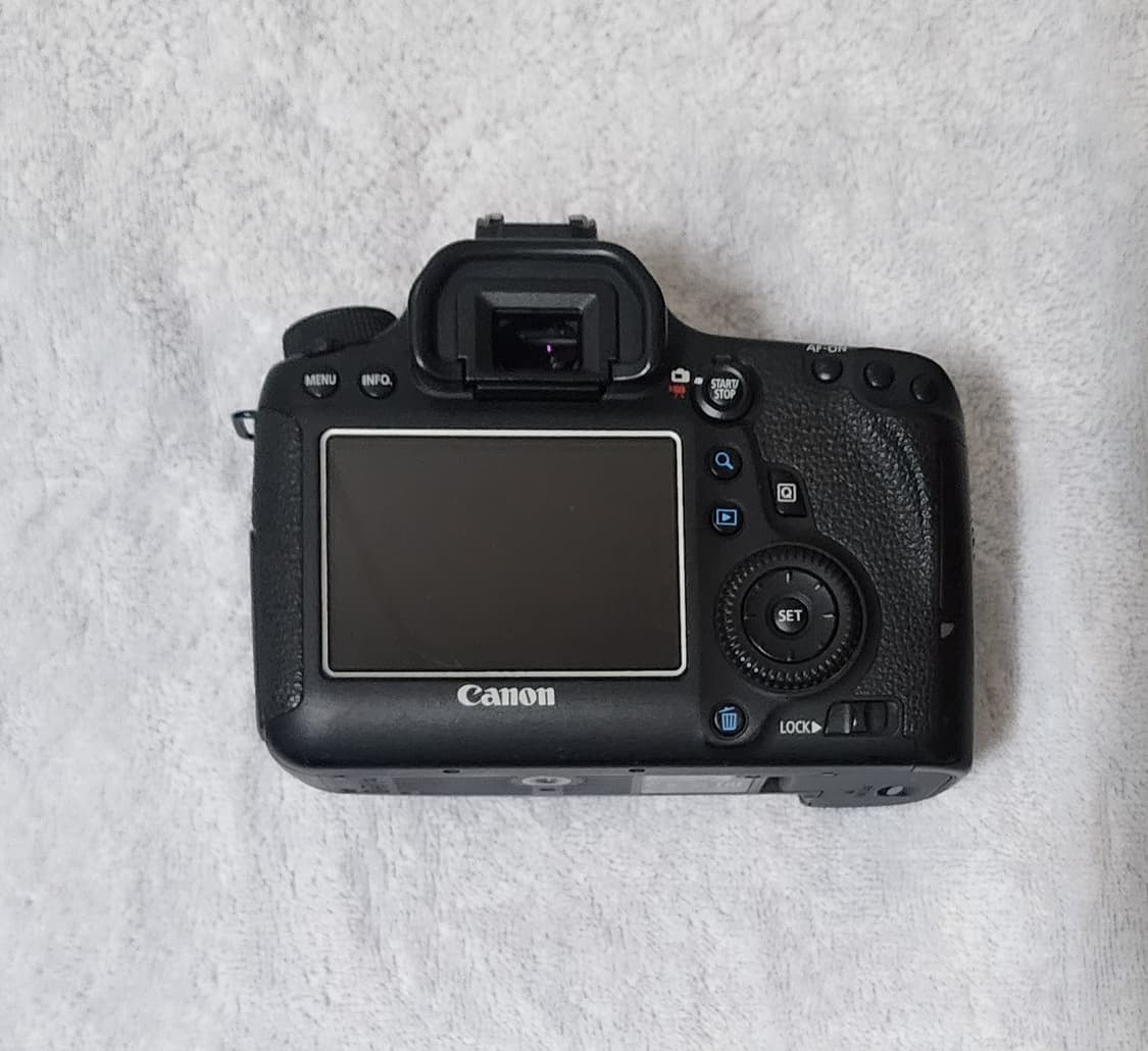 캐논 디지털카메라 EOS 6D 카메라 바디만 팝니다. 상품이미지6