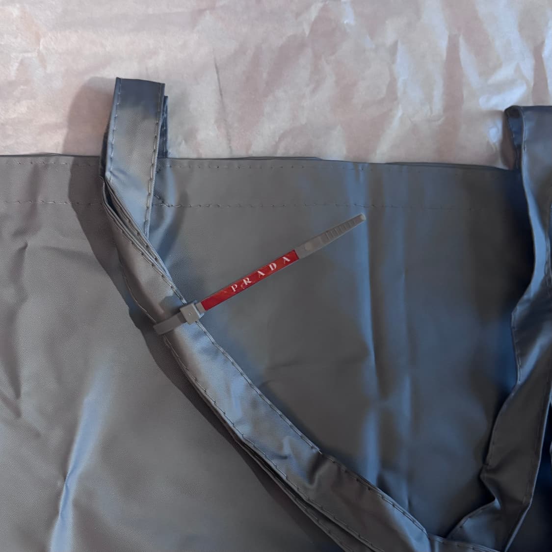 프라다 실버 에코백 상품이미지2