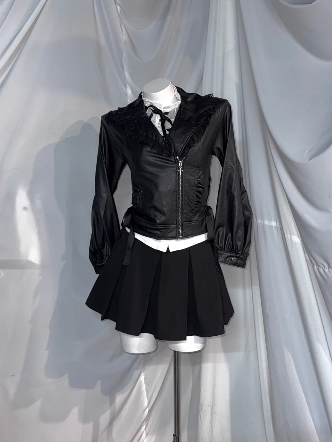 공겜여주깔 무채색 아일렛 디테일 레더 코디세트 상품이미지7