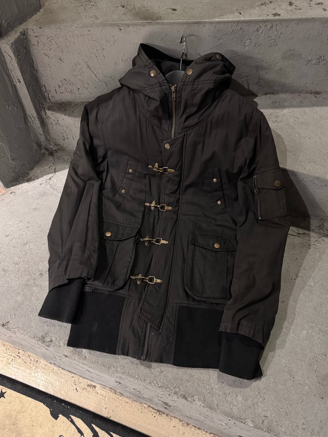 Anne 버클 디테일 후드 점퍼  상품이미지1