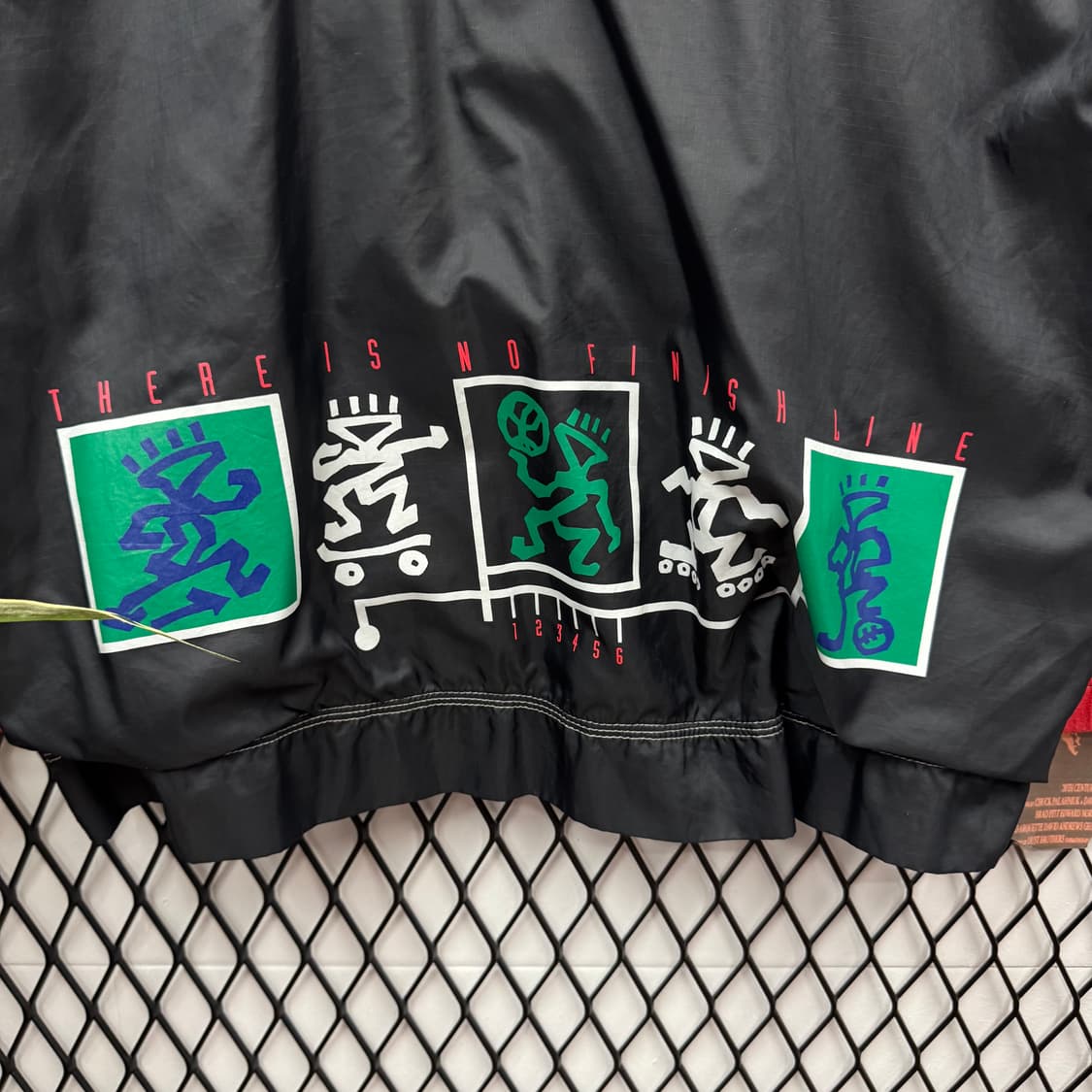 00s 나이키 올드스쿨 바람막이 후면 그래픽 로고 포인트 블랙 레드 상품이미지7