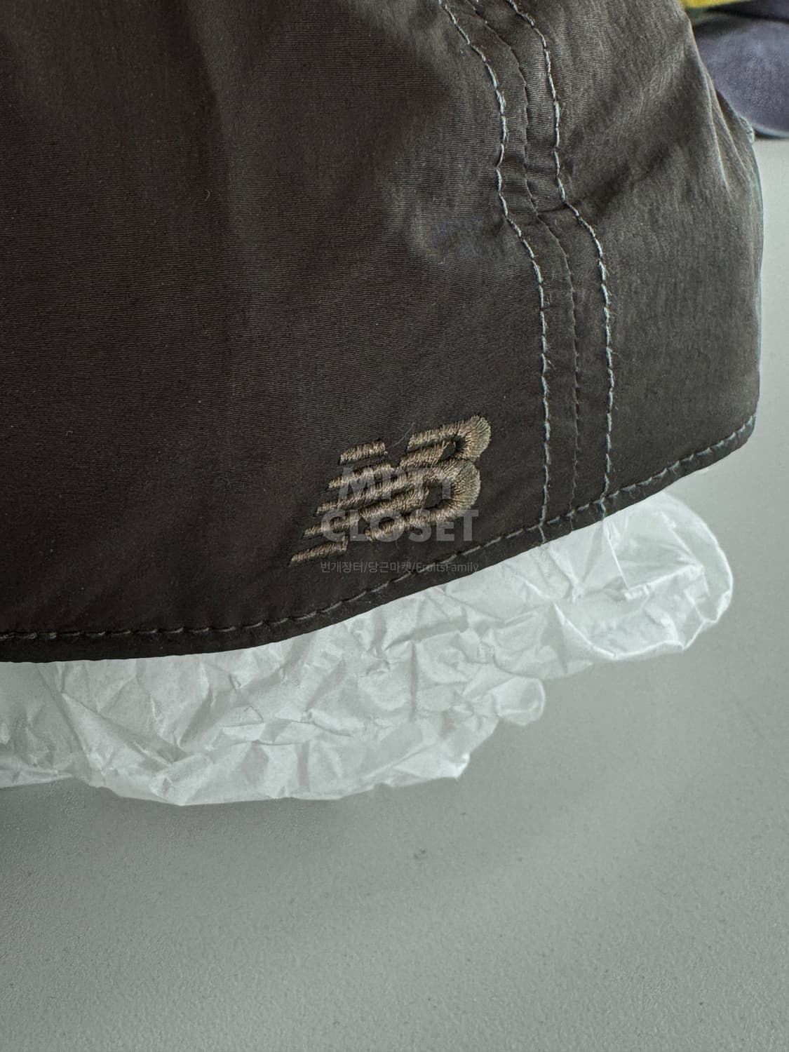 뉴발란스 글로시 나일론 볼캡 브라운 상품이미지3