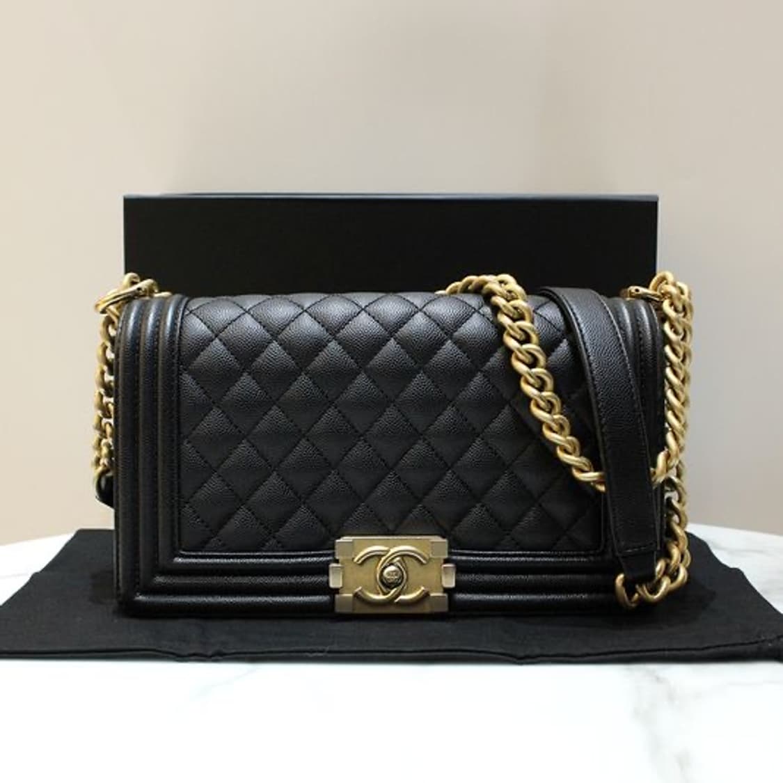샤넬 보이백 캐비어 미듐 빈티지 금장  상품이미지1