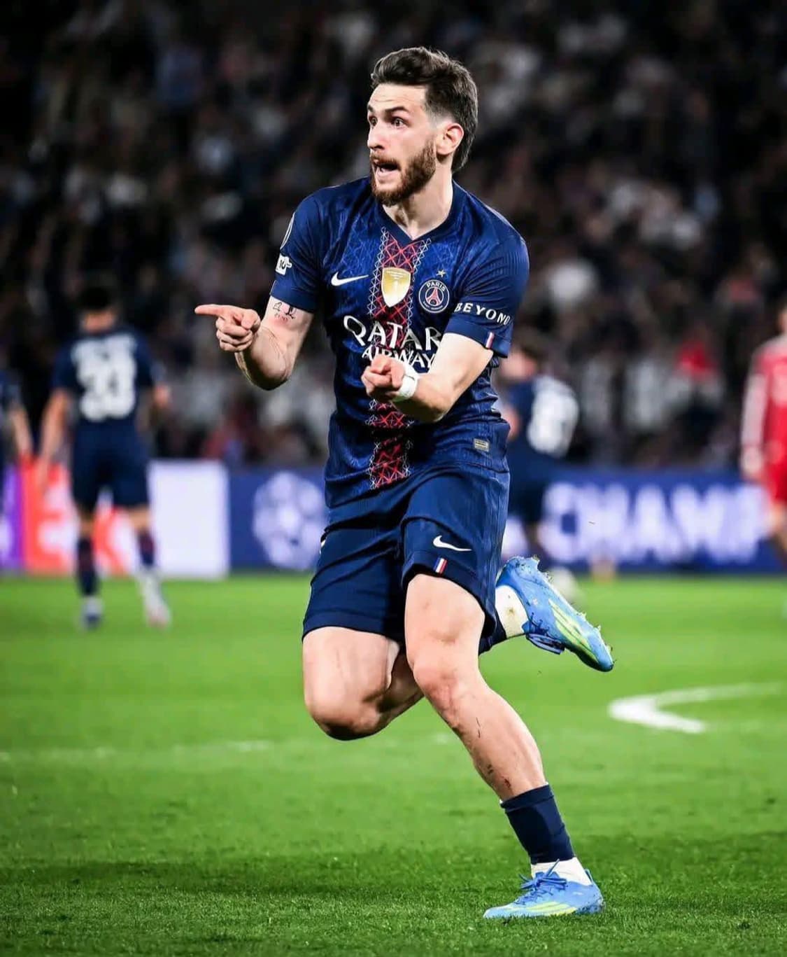 25-26 PSG 파리 홈킷 흐비차 유니폼 XL 상품이미지7