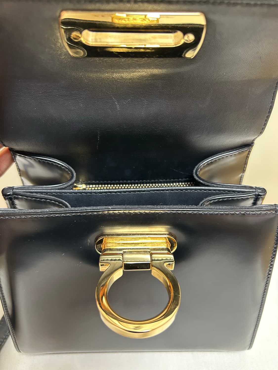 Ferragamo 페라가모 켈리백/아이코닉 탑핸들(스몰) 상품이미지5