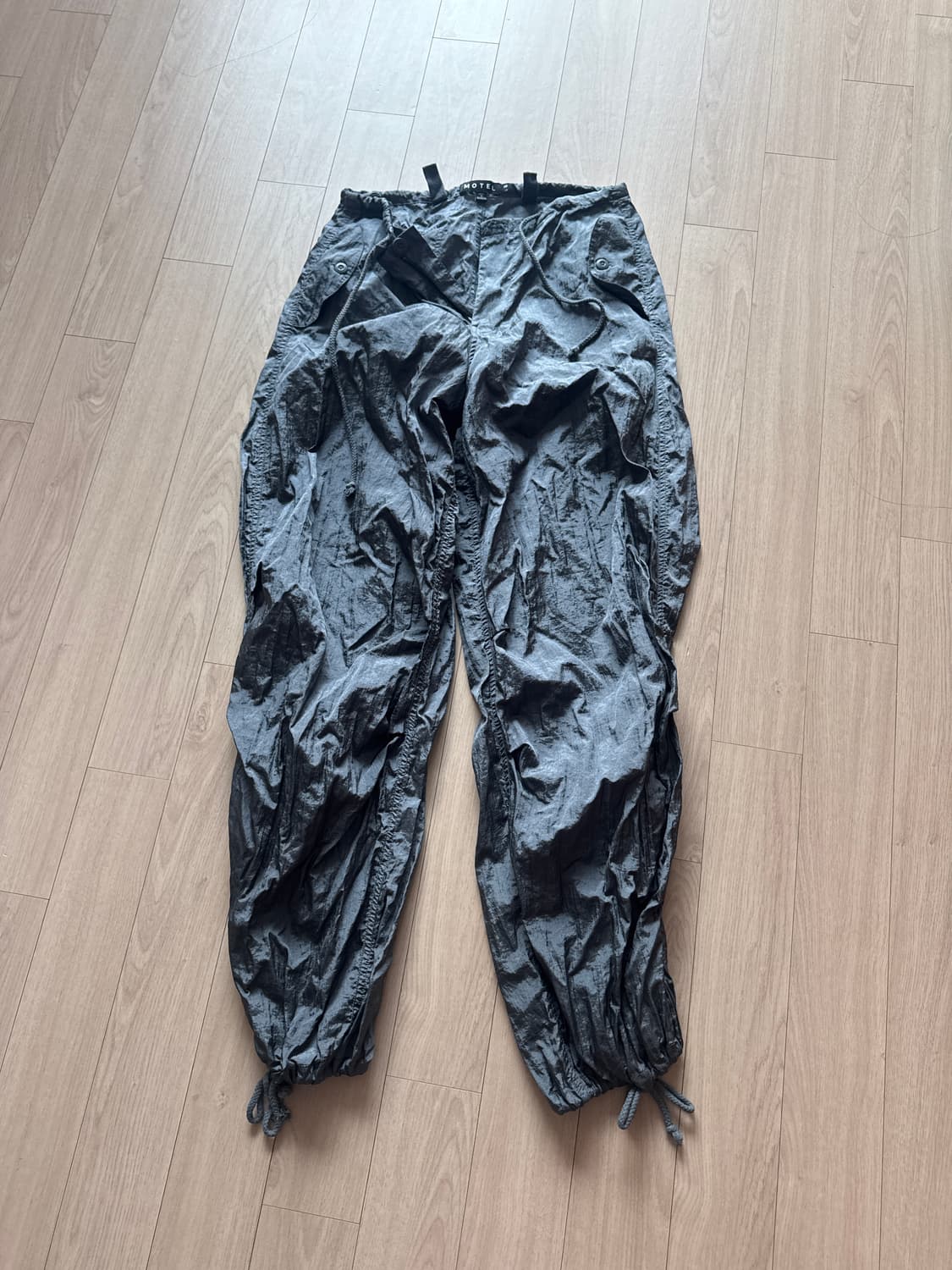 로제 착용) 모텔 락스 파라슈트 팬츠 xs 상품이미지5