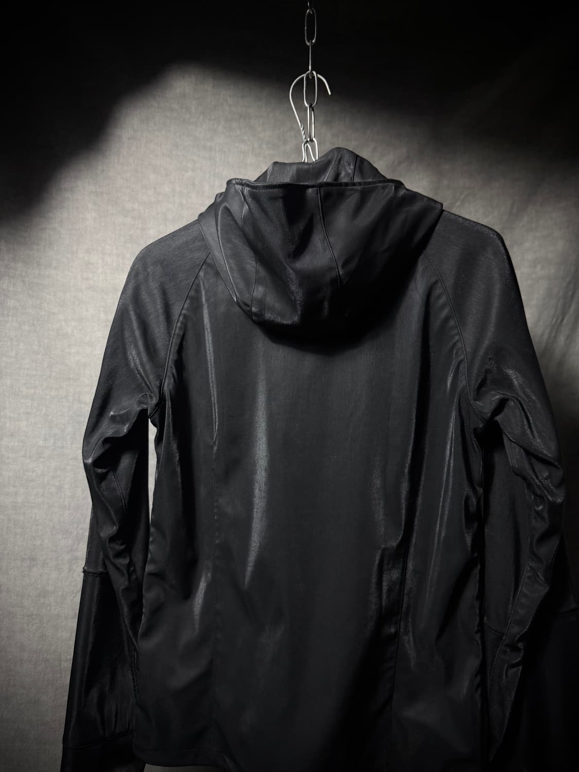 립반윙클 비대칭 하이넥 코팅 후드집업 상품이미지8