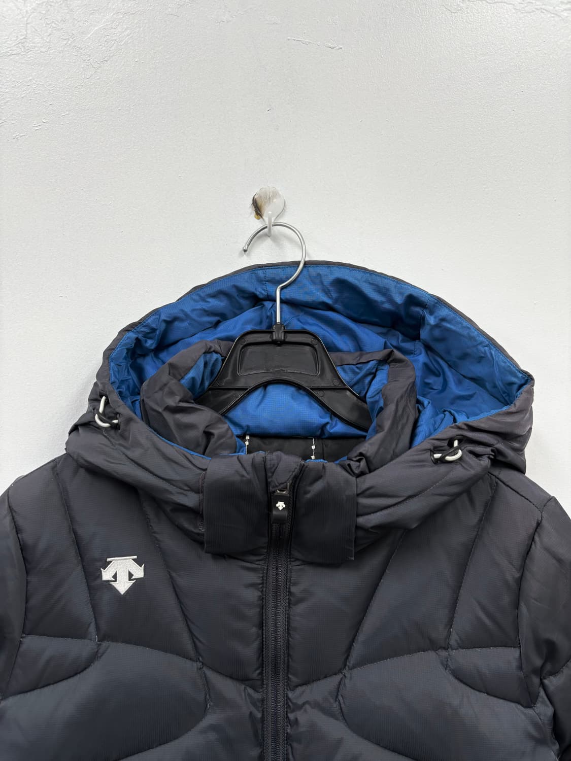 데상트 우먼 후드탈착 다운패딩 상품이미지3