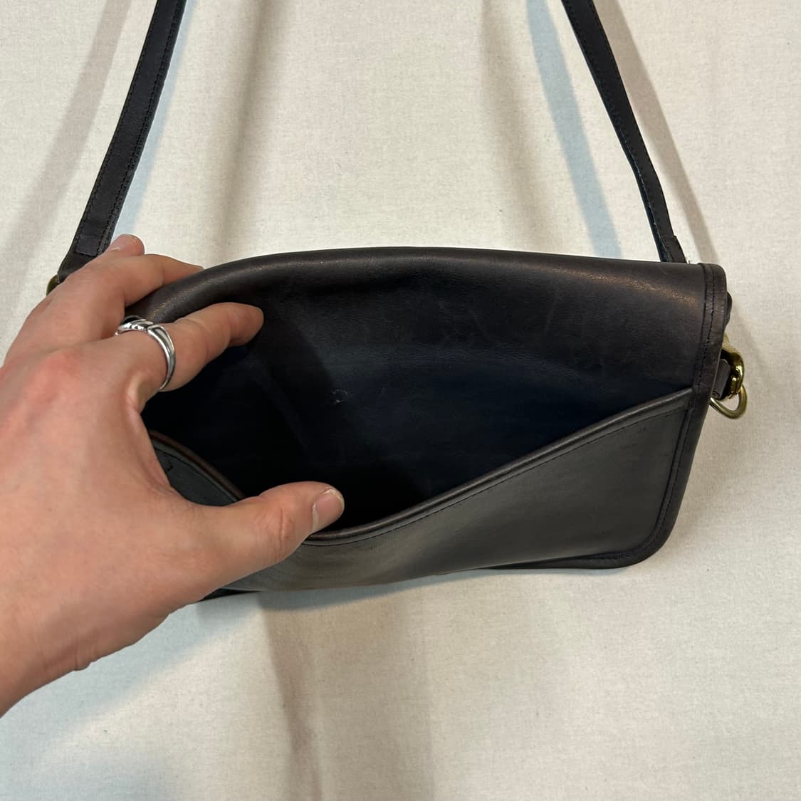 코치 올드코치 다크브라운 글러브 레더 숄더백 상품이미지7