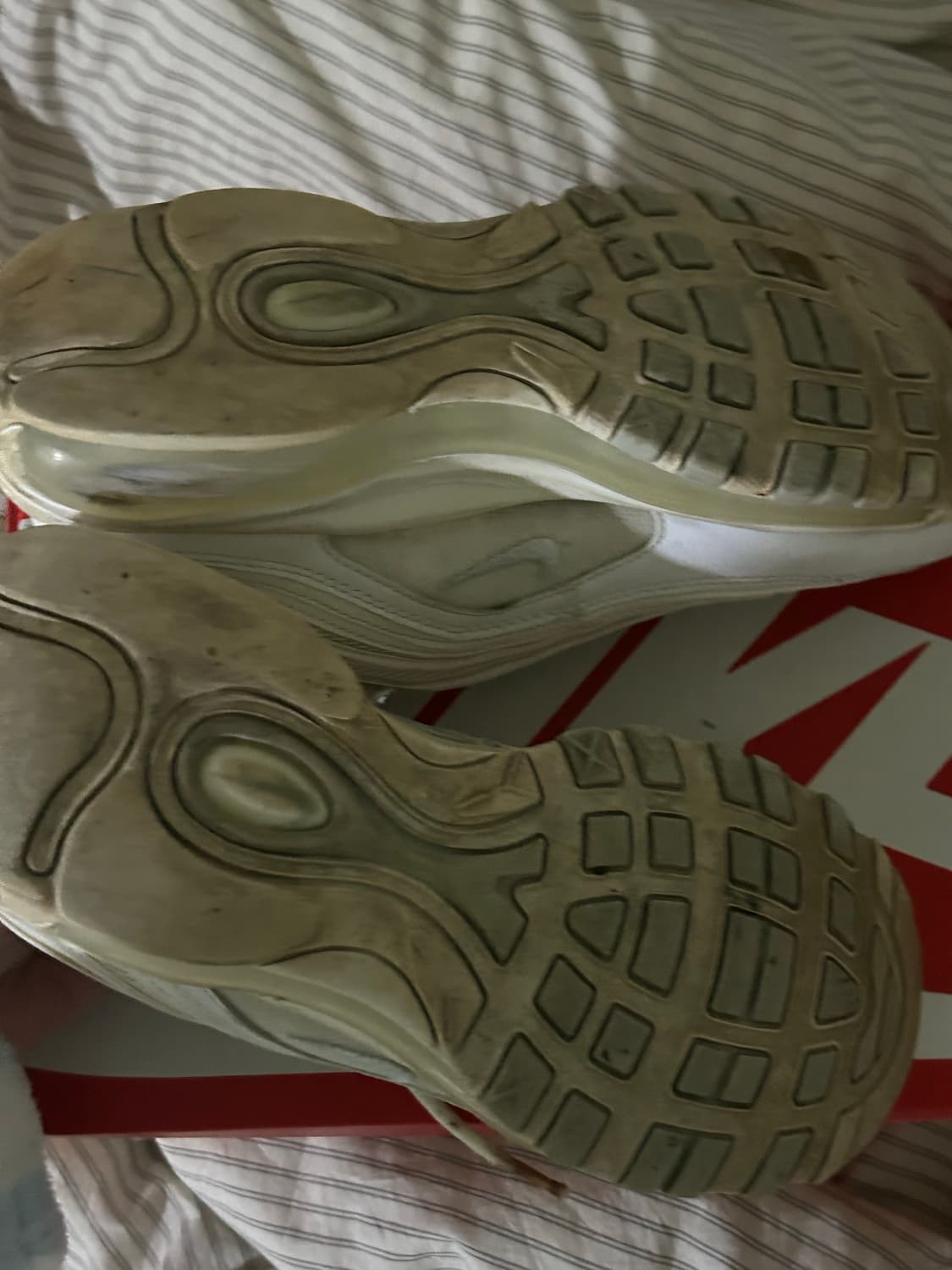 나이키 에어맥스97 트리플화이트 240s 상품이미지2