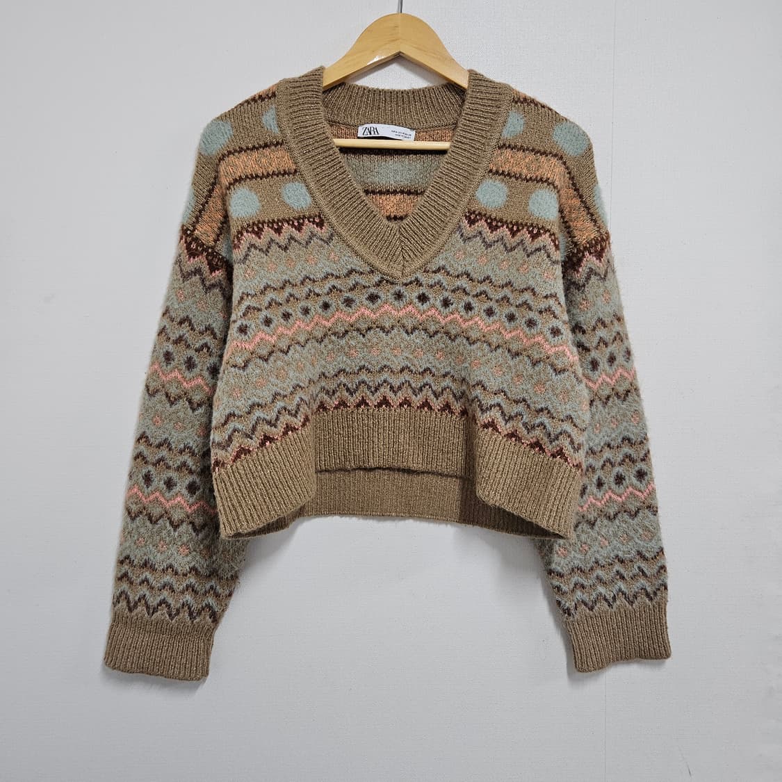 여성M) 자라 모헤어 에스닉 패턴 브이넥 크롭 니트 상품이미지1