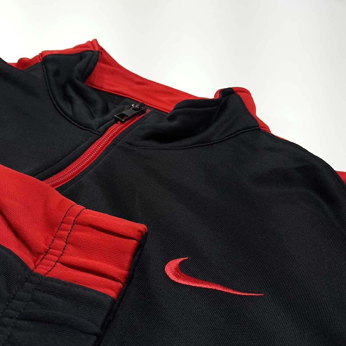 CK103 2XL 나이키 블랙&레드 드라이핏 스우시 집업 자켓 상품이미지5