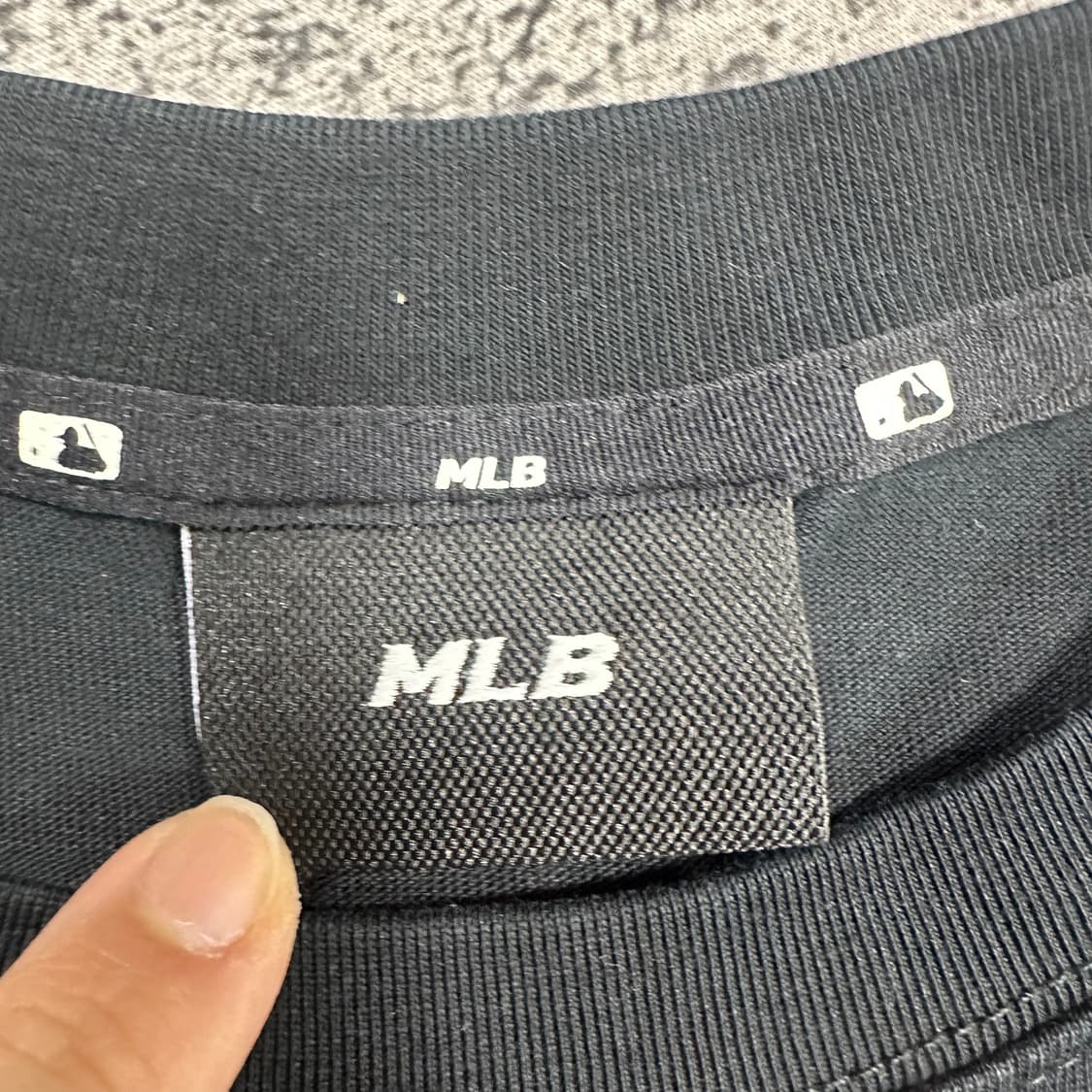 ✨ (바배) MLB 뉴욕양키즈 빅로고 블랙 롱슬리브 상품이미지3