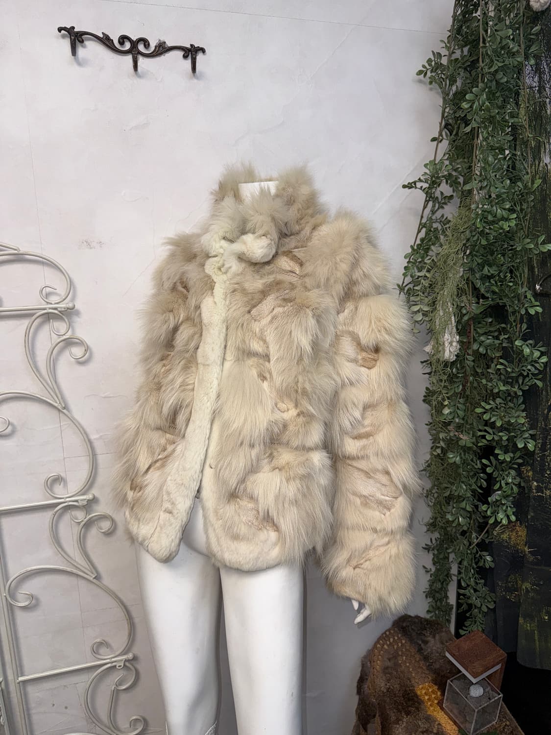 Ivory stitch detail fox fur jacket  상품이미지5