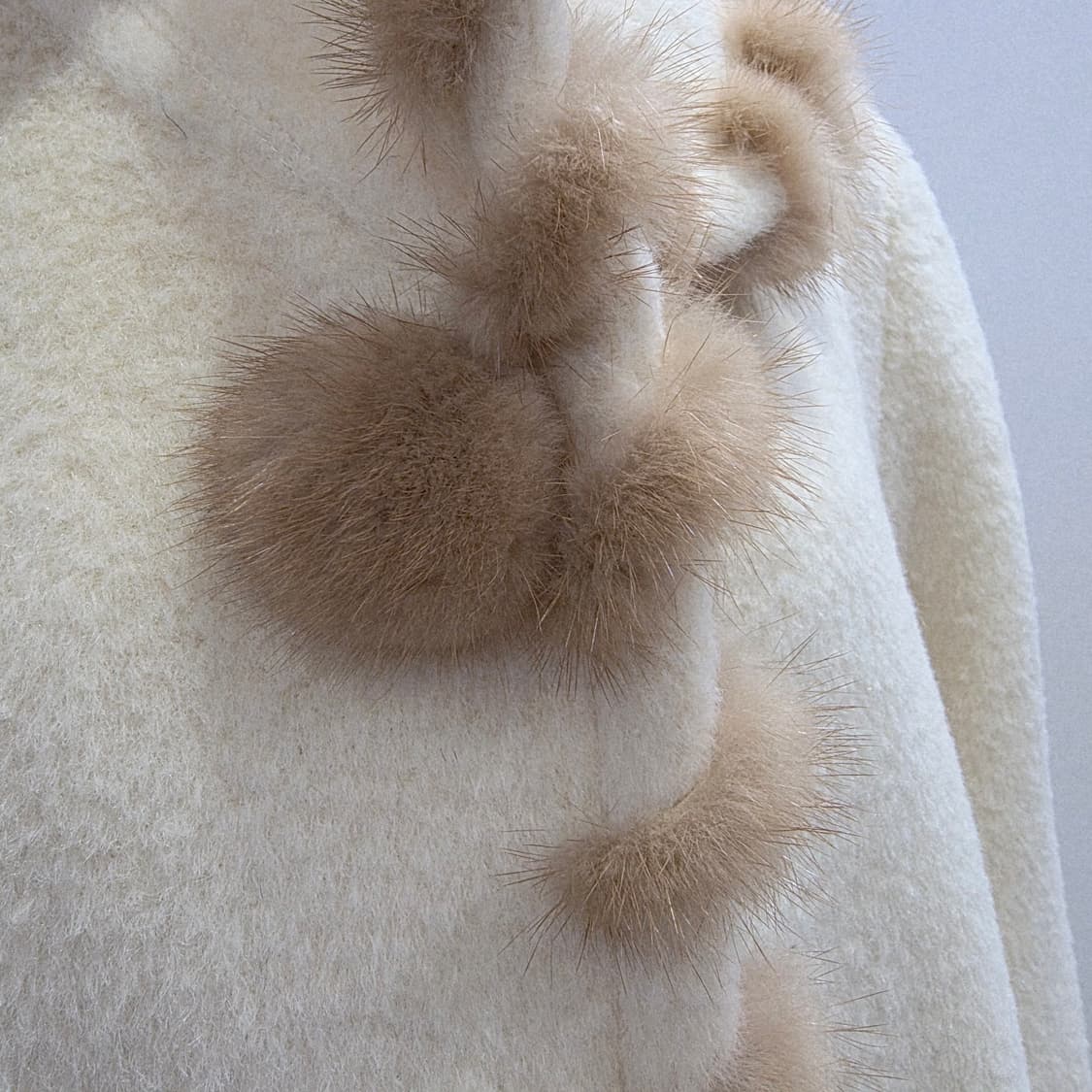 베이지 알파카 밍크퍼 트리밍 A라인 코트 상품이미지7