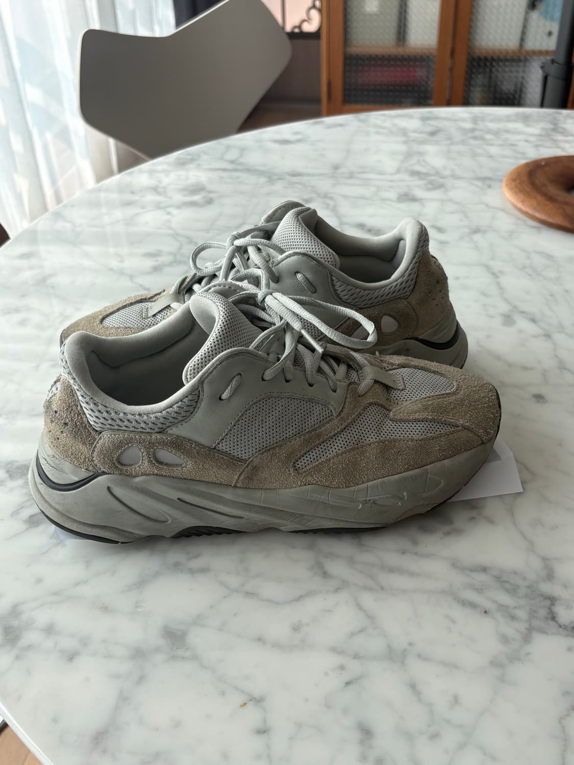 Yeezy salt 이지부스트 700 솔트 상품이미지2