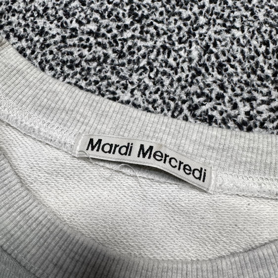 Name : 마르디 시그니처 자수로고 오버핏 맨투맨 :)  상품이미지3