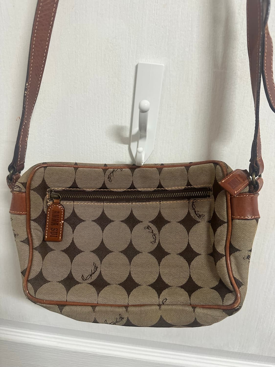 안나수이 도트 브라운 크로스백 상품이미지4