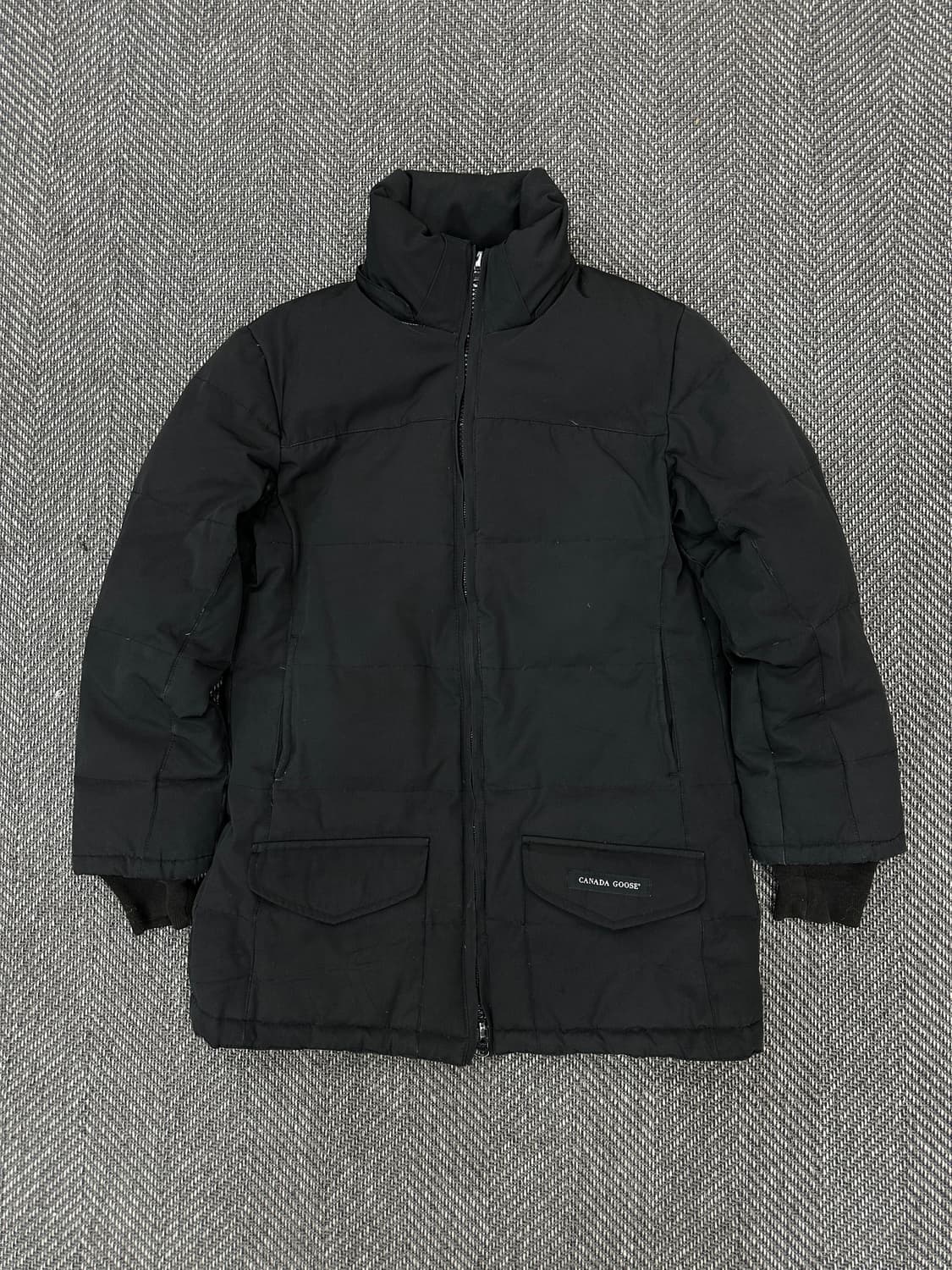 캐나다구스 패딩 블랙 상품이미지1
