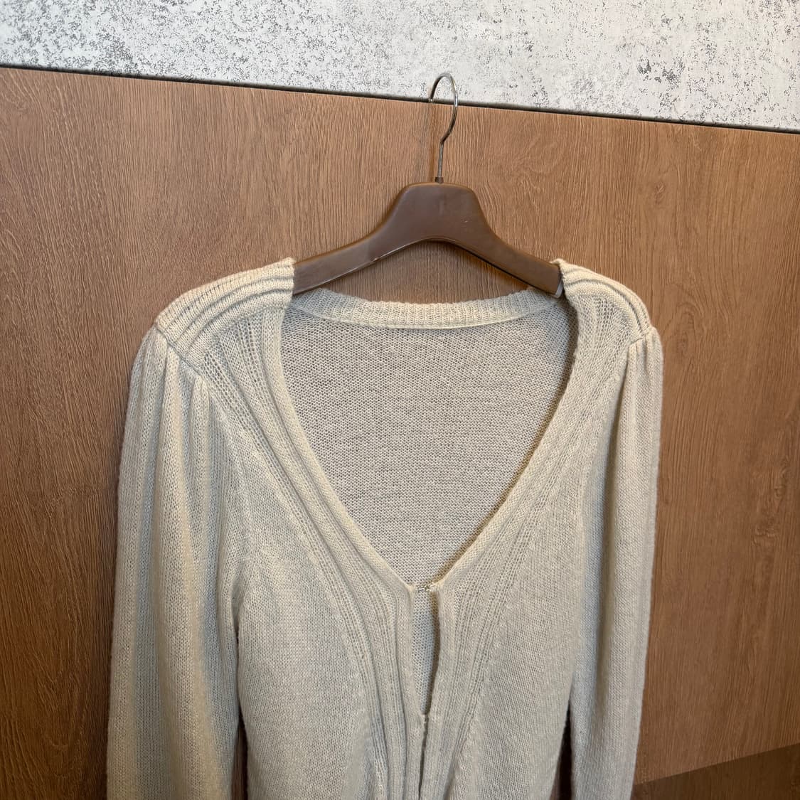 빈티지 브이넥 니트 가디건 후크 클로징 백 스트링 디테일 베이지 상품이미지3
