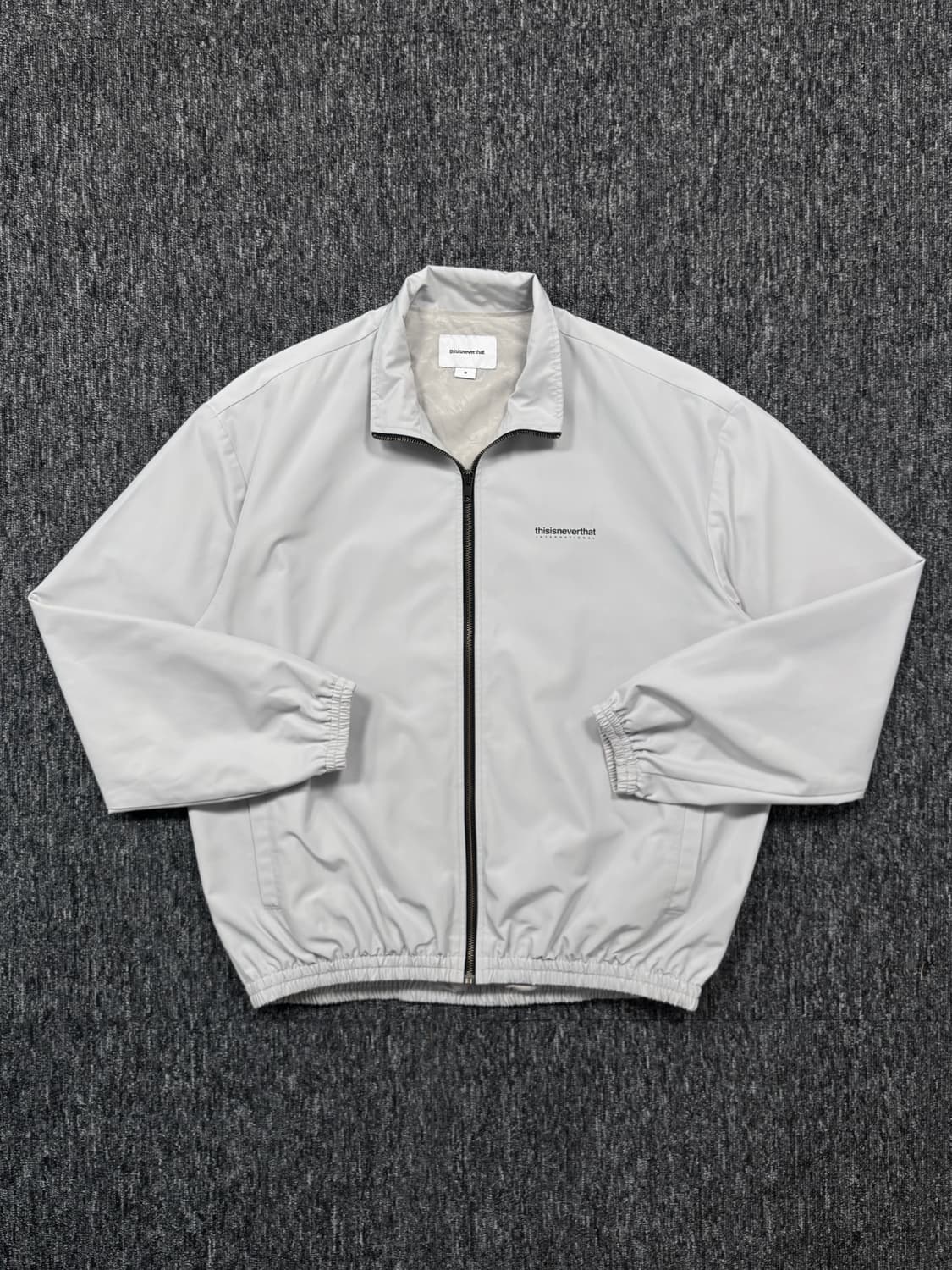 디스이즈네버댓 그레이 바람막이 자켓 상품이미지4