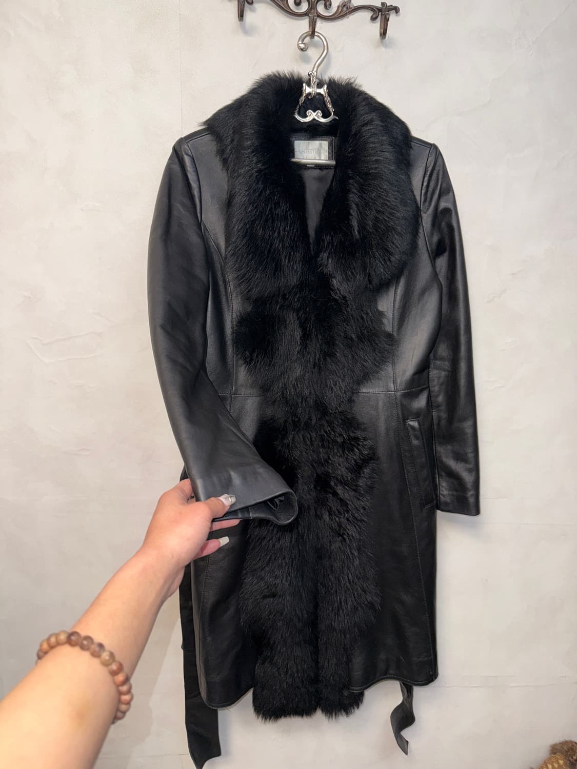 Black lamb skin lamb fur belted coat 상품이미지5