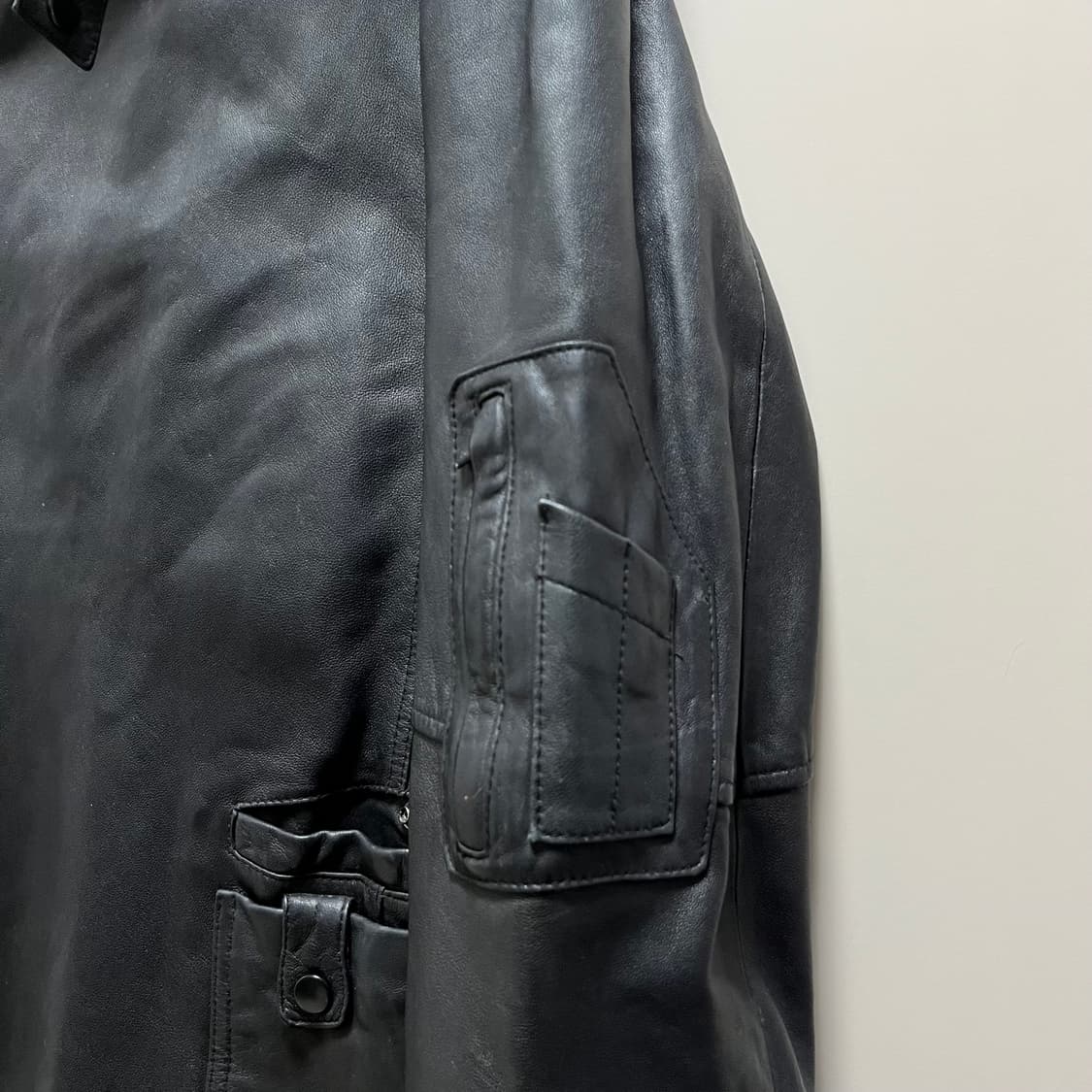 코데즈컴바인 비대칭 하이넥 램스킨자켓 상품이미지4