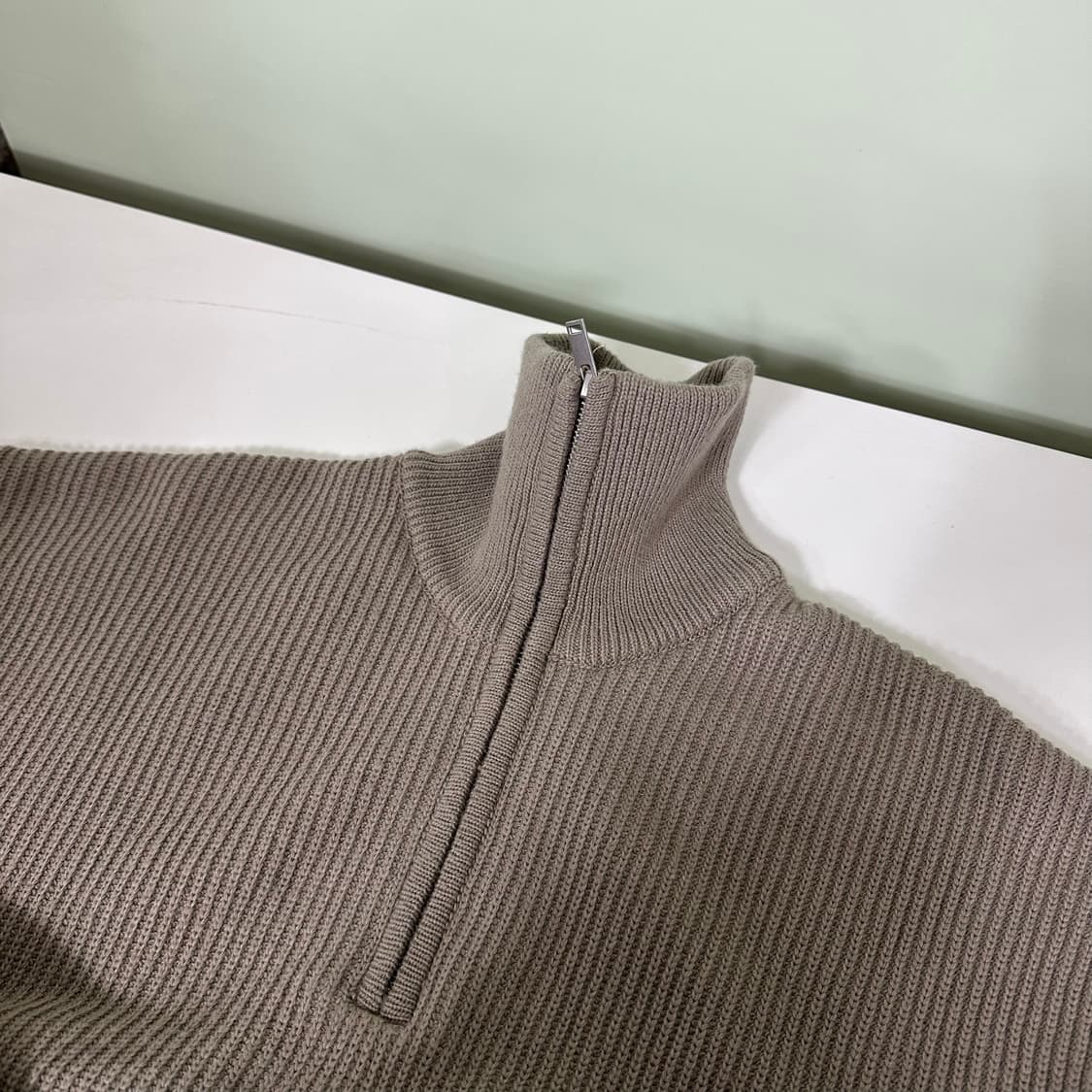 L 커스텀어클락 브라운 반집업니트 상품이미지4