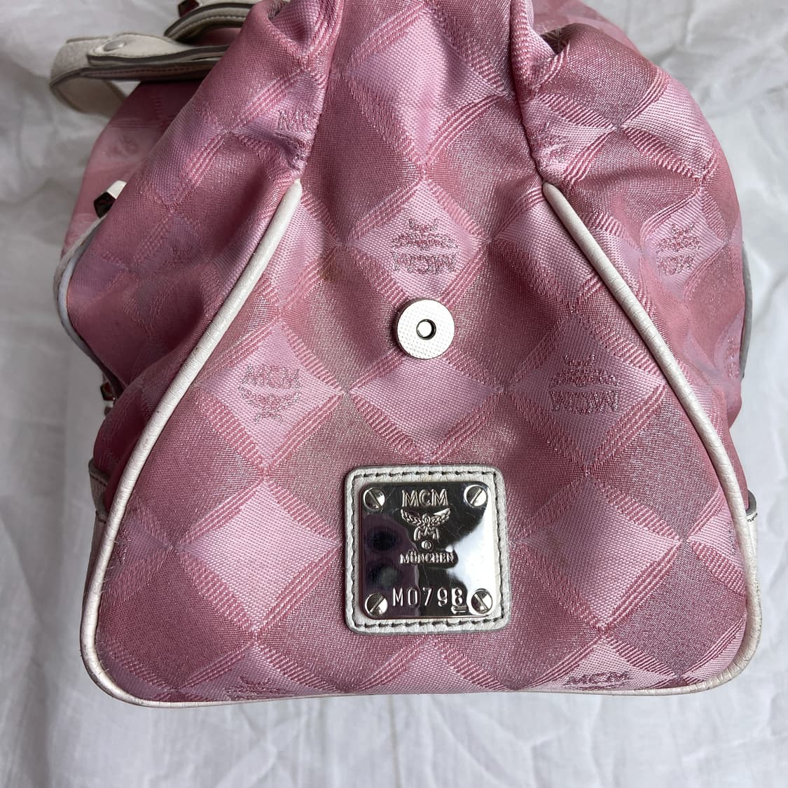 MCM 핑크자카드 화이트 숄더백 상품이미지3