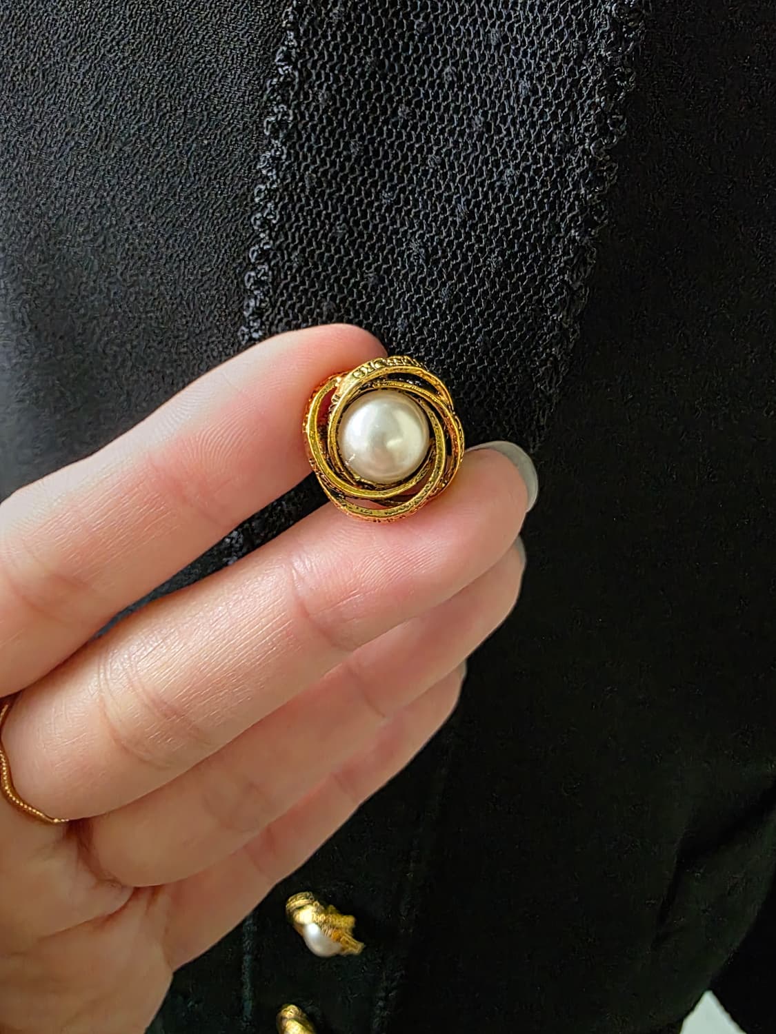 INGEBORG 잉게보르그 블랙 각인 단추 리본 포인트 자켓 상품이미지5