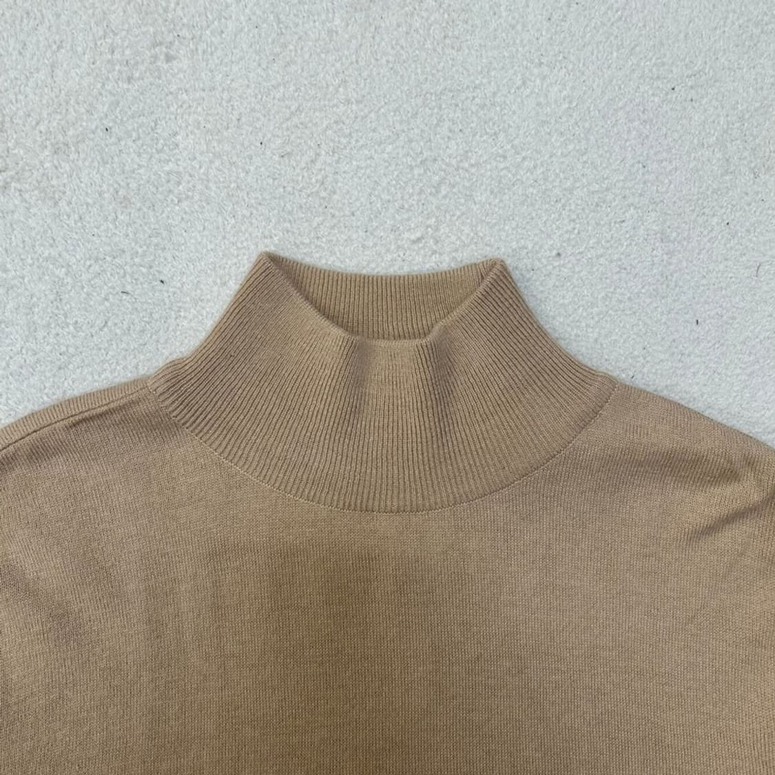 앤더슨벨 베이지 터틀넥 니트 M 상품이미지3