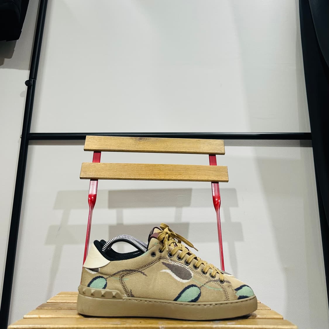 EU39) 발렌티노 운동화 남성 남자 신발 카모플라쥬 스터드 상품이미지1