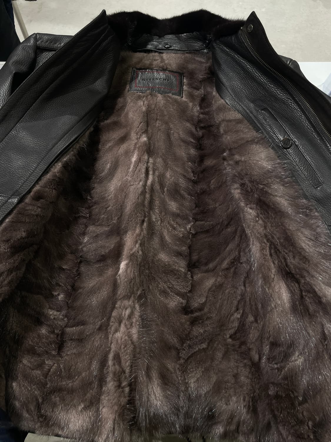 지방시 다크 브라운 밍크 라이너 쉽 레더 코트 상품이미지10