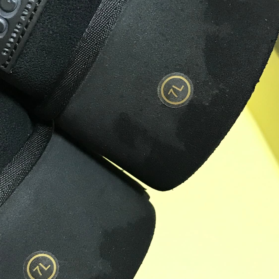 어그 울트라미니 플랫폼 블랙 4cm 7L 235 상품이미지5