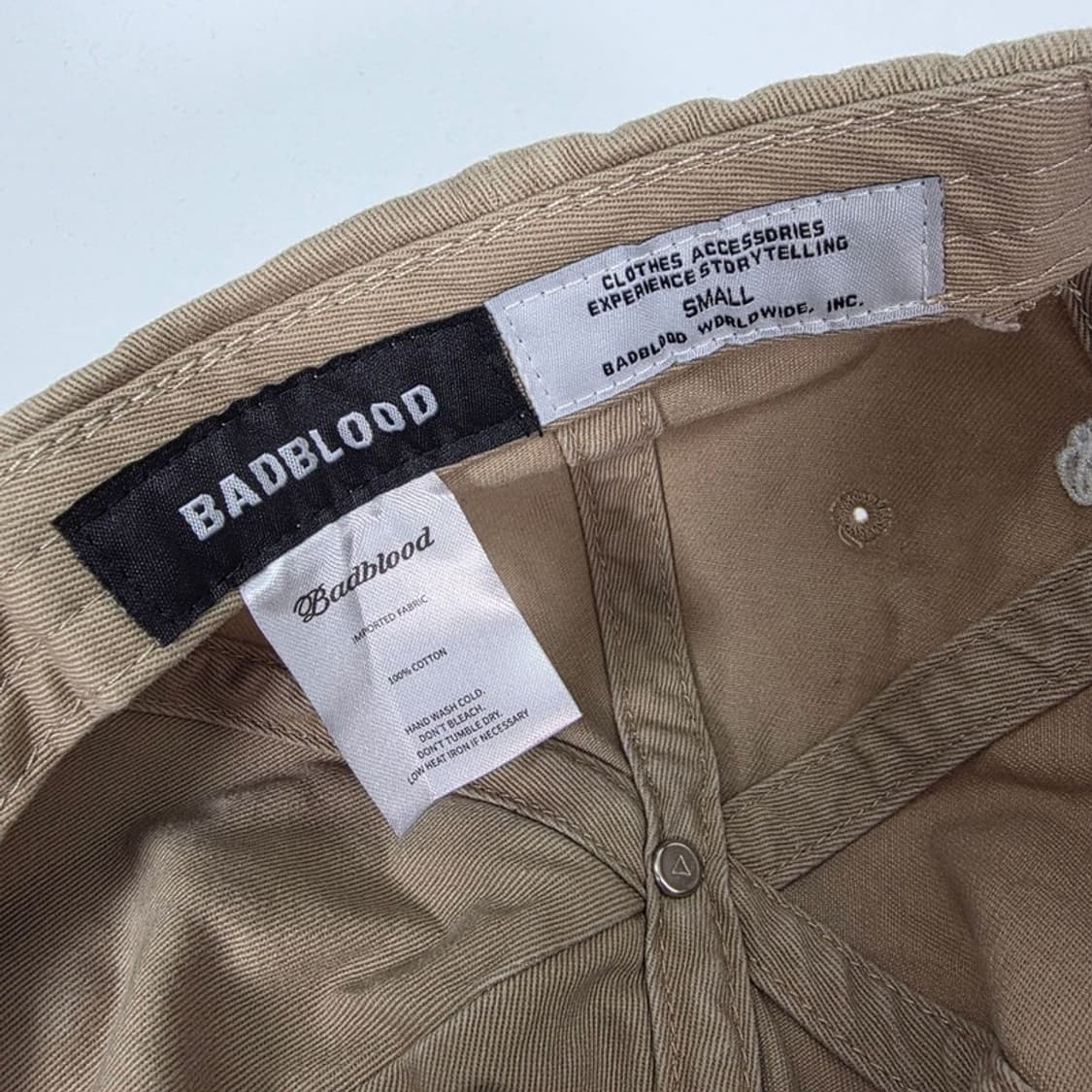 배드블러드 Bad 로고 자수 베이지 볼캡 상품이미지6