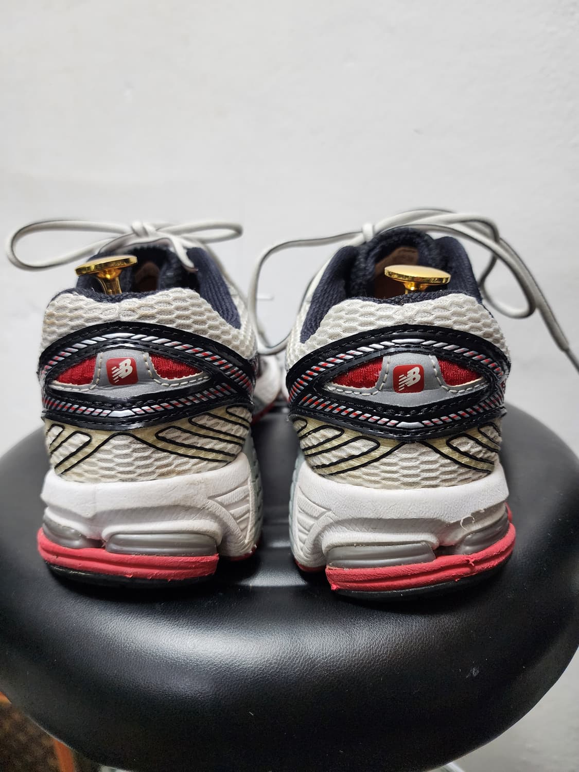 뉴발란스의 860v2 메탈릭 운동화 상품이미지5