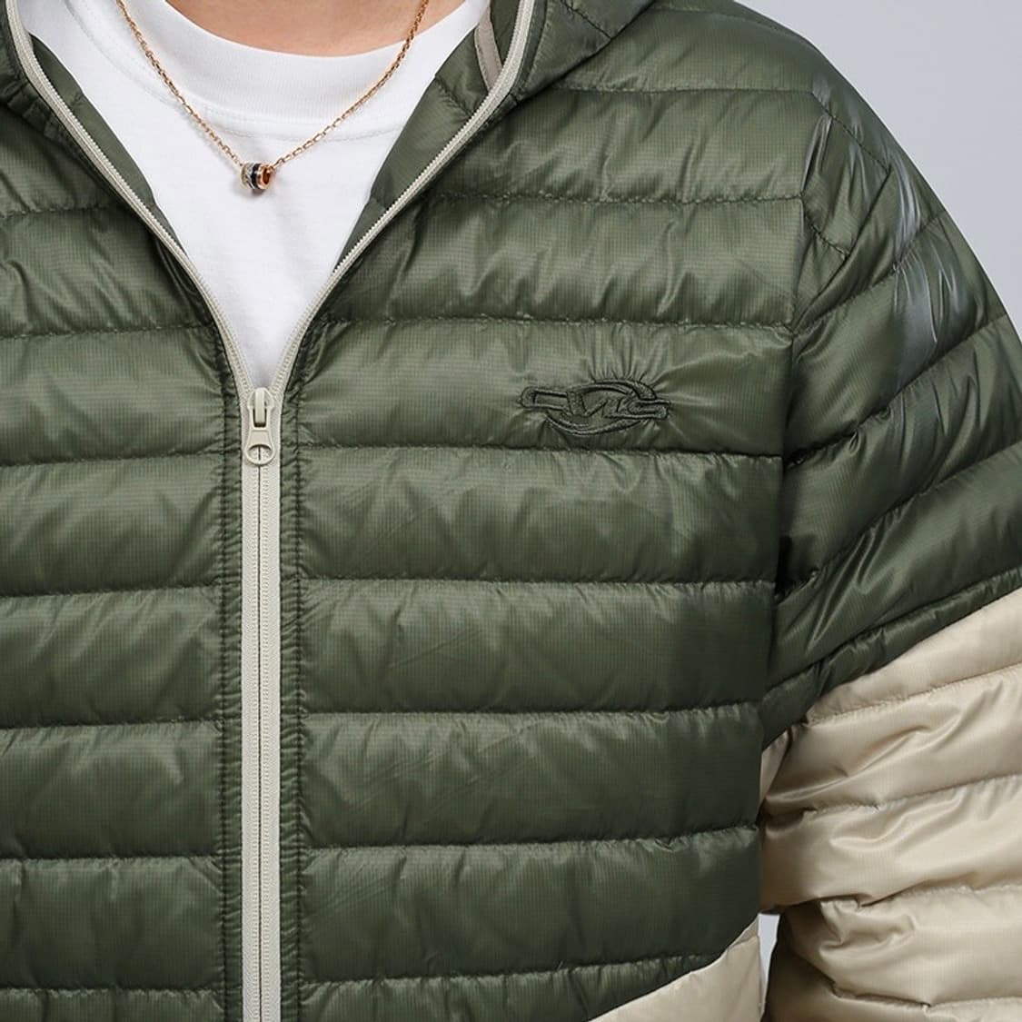 투톤 배색 자수 오버핏 덕다운 경량 점퍼 상품이미지5