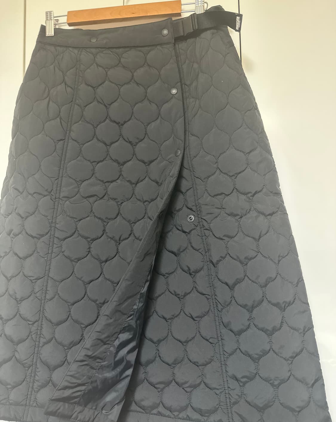 네파 퀼팅 패딩스커트 블랙 상품이미지4